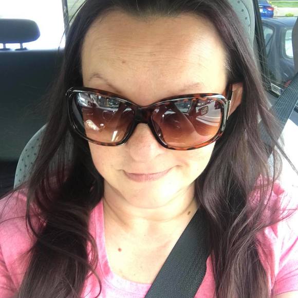 Meet your Posher, Nicole - Picture 1 of 1